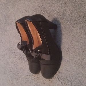 Black closed toe heels